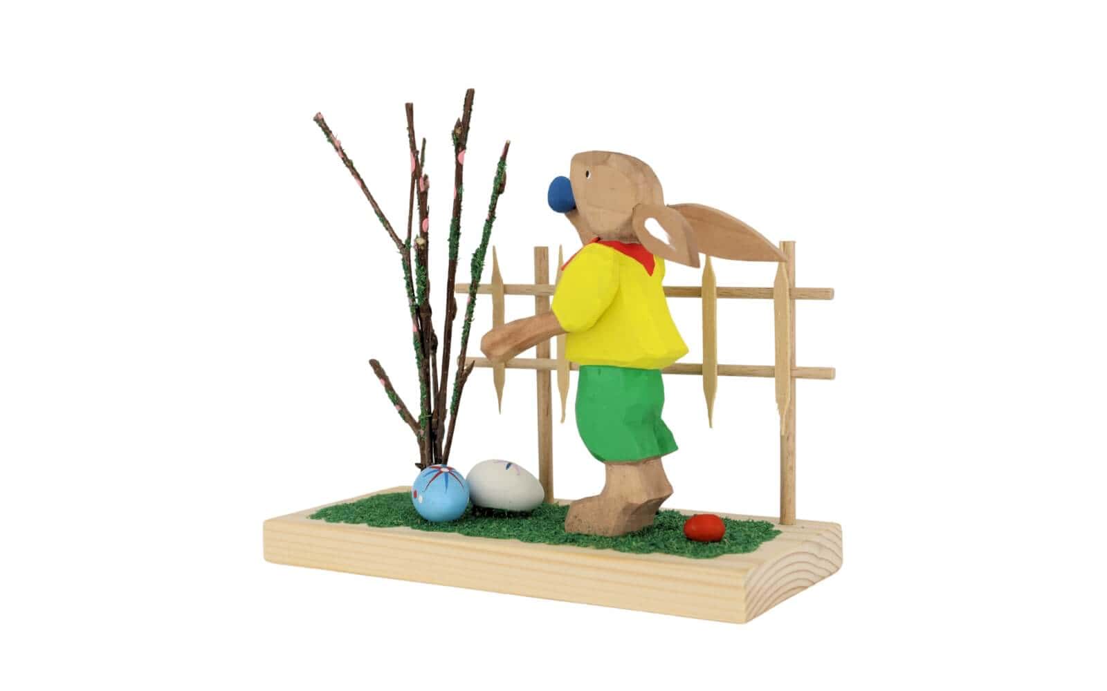 Easter bunny with garden fence, carved by Bettina Franke_3