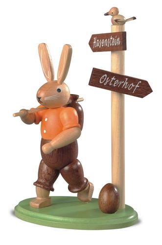German Easter Figurin Easter Bunny Hiker, colored, small, 14 cm, Mueller GmbH Kleinkunst aus dem Erzgebirge Seiffen/ Germany